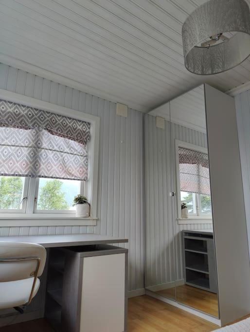 Вилла Cozy Family House Тромсё Экстерьер фото